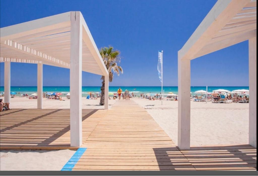 Amplio apartamento con vistas al mar, parking y wifi Alicante Exterior foto